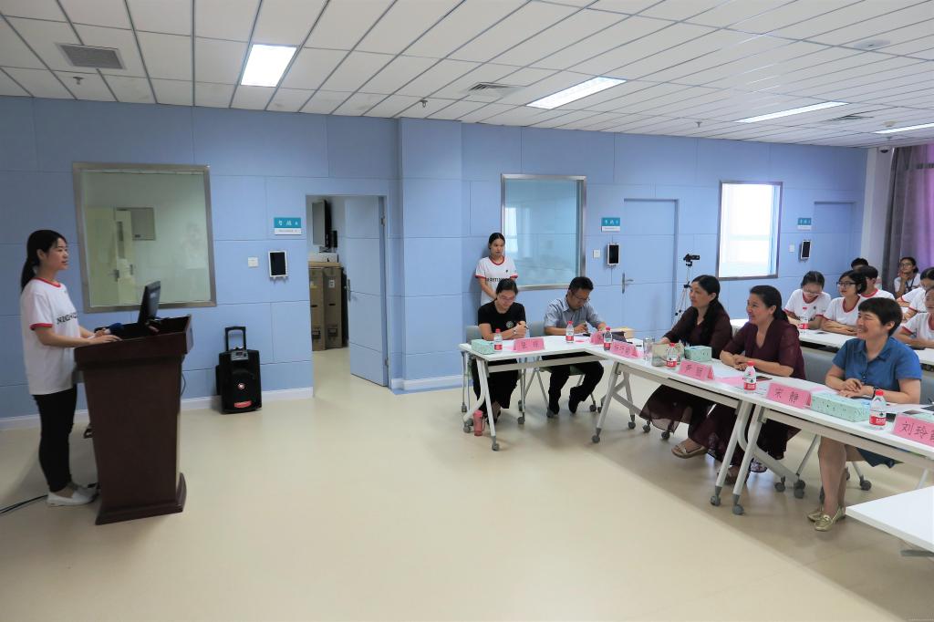 护理学院举行第二期南丁格尔实验班结业答辩