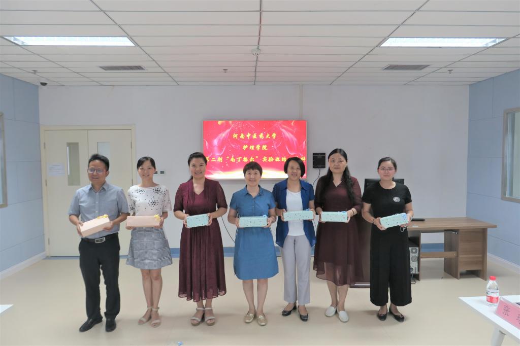 护理学院举行第二期南丁格尔实验班结业答辩